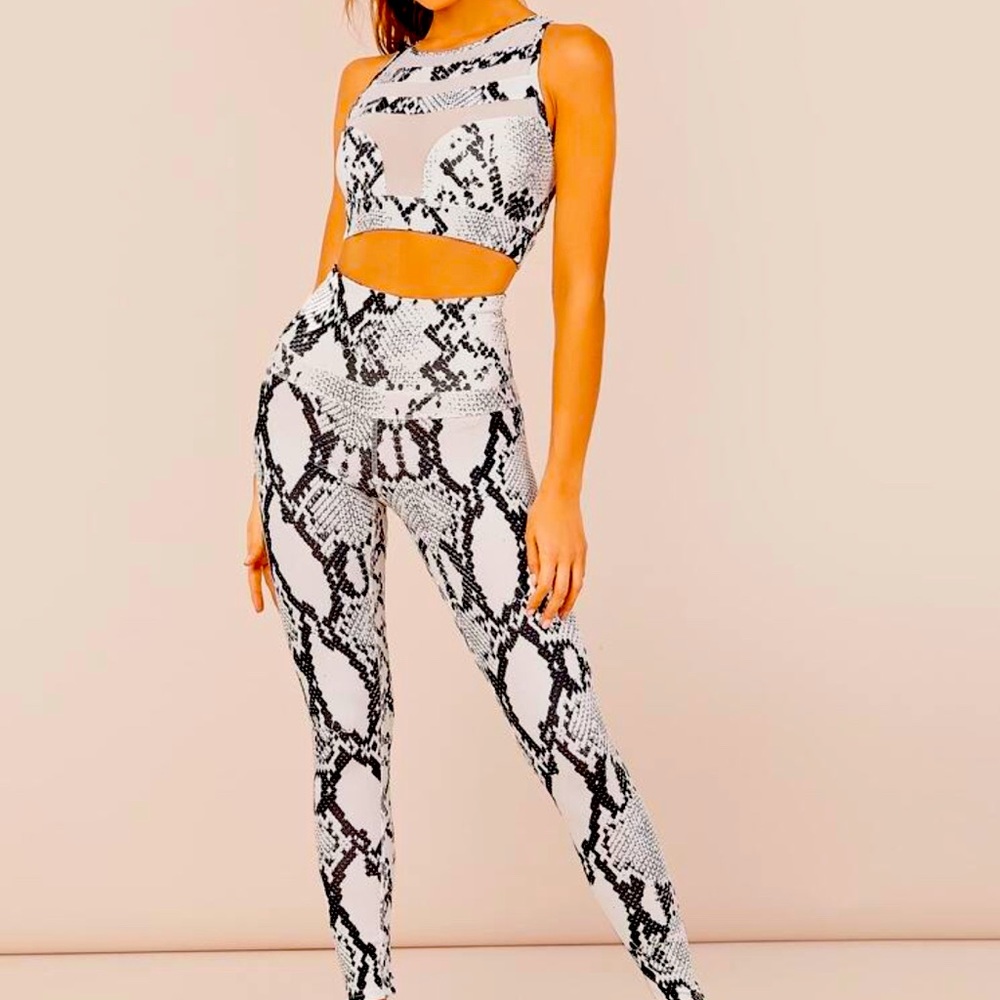 Sexy snakeskin workout set - L